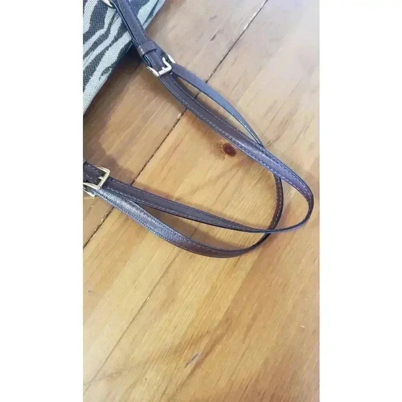 MICHAEL KORS Jet set Zebra print Jacquard large tote shoulder bag metallic sheen - Picture 6 of 10